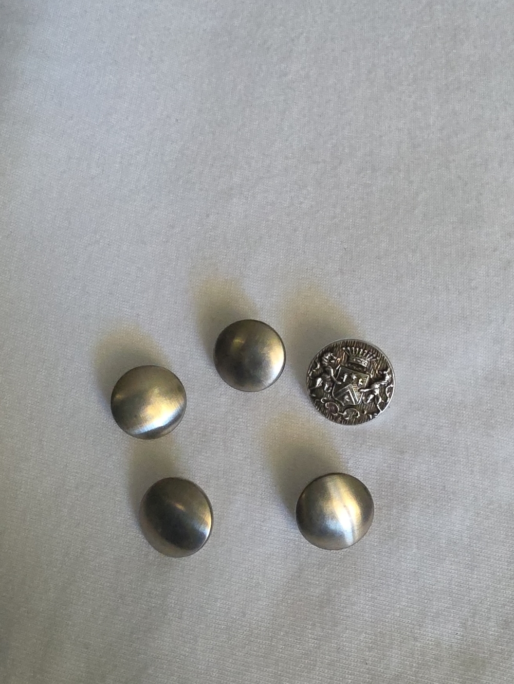 5 metal buttons